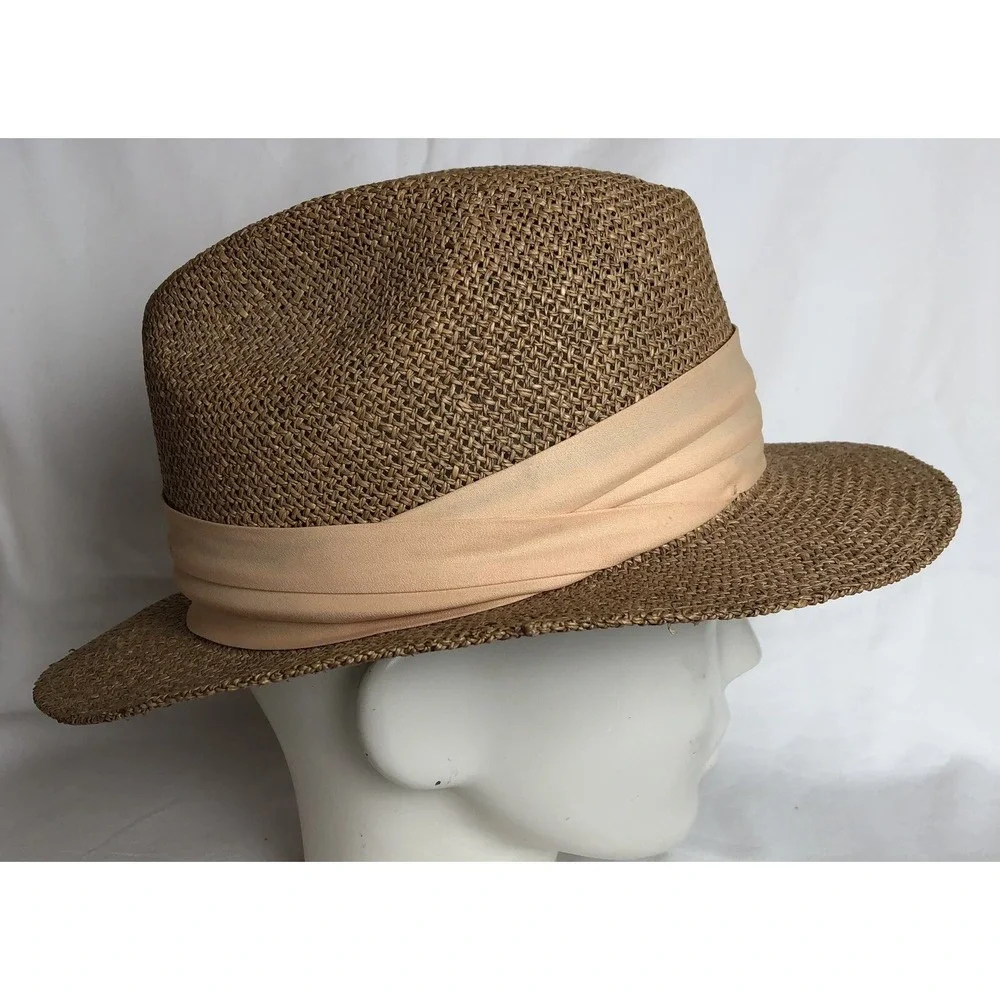 United Hatters Cap Millinery Wrks *** preowned